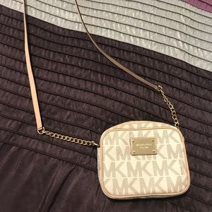 Michael Kors Cross Body purse
